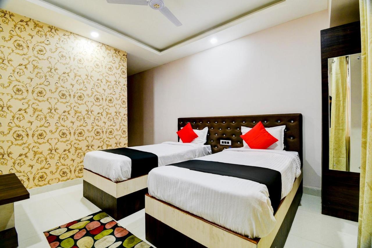 Collection O 73981 Imperial Inn Guwahati Bagian luar foto