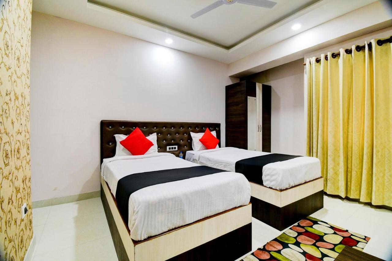 Collection O 73981 Imperial Inn Guwahati Bagian luar foto