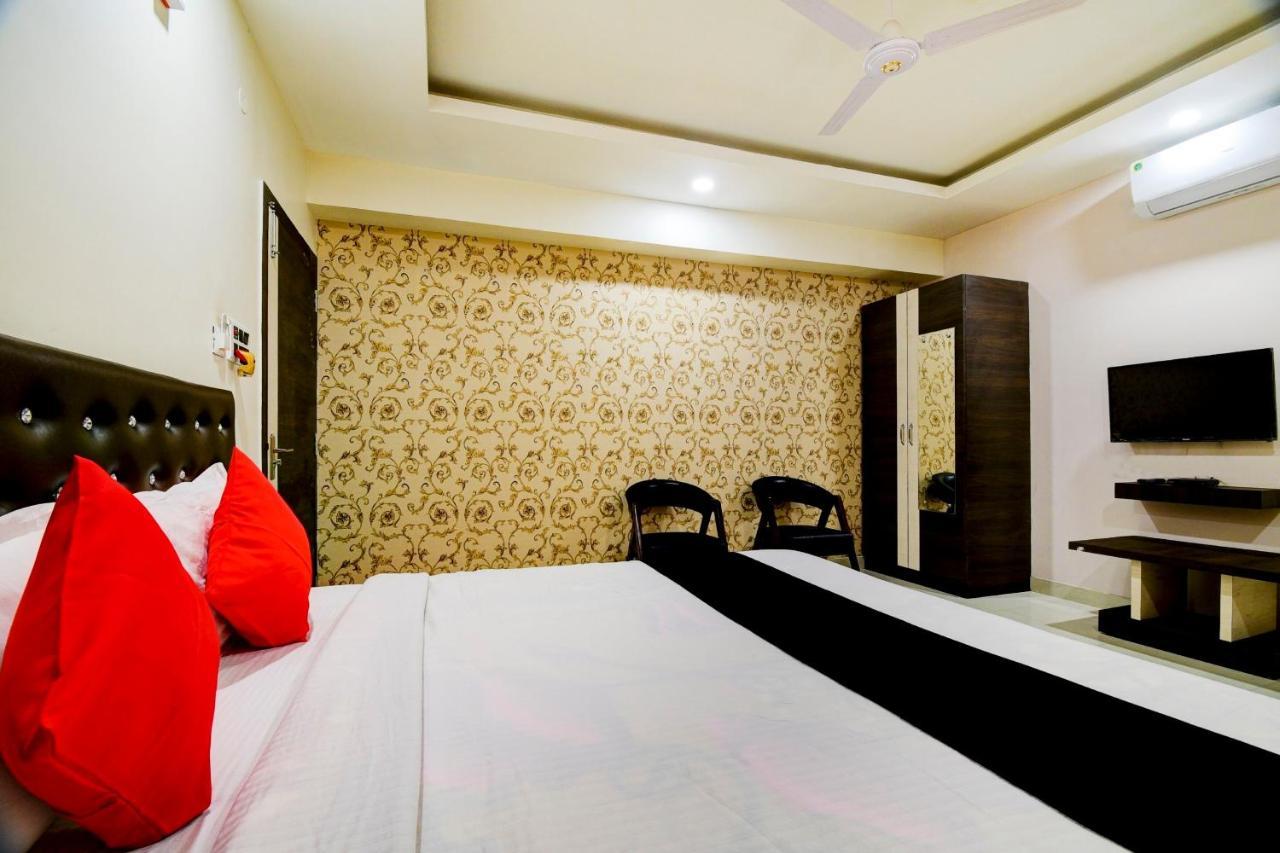 Collection O 73981 Imperial Inn Guwahati Bagian luar foto