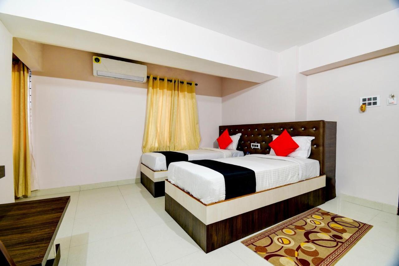 Collection O 73981 Imperial Inn Guwahati Bagian luar foto