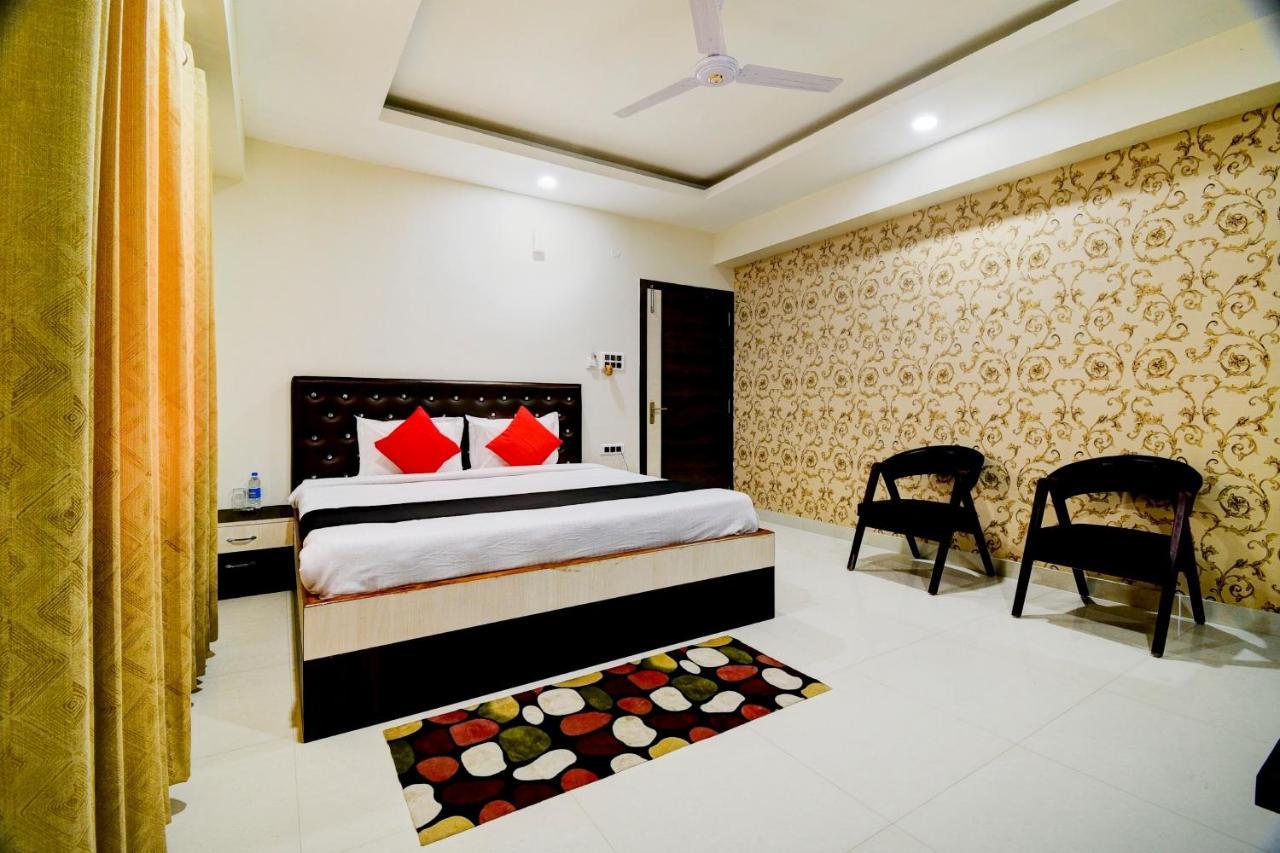 Collection O 73981 Imperial Inn Guwahati Bagian luar foto