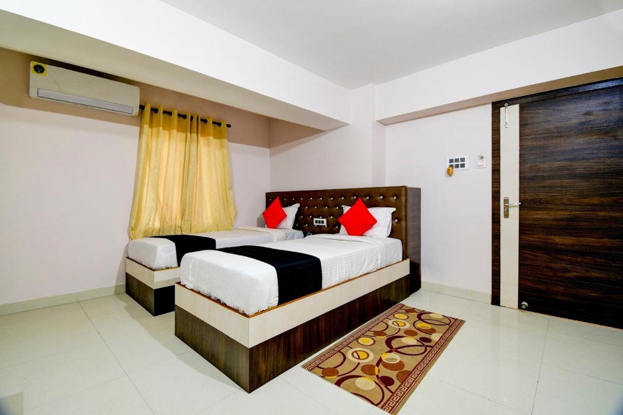 Collection O 73981 Imperial Inn Guwahati Bagian luar foto