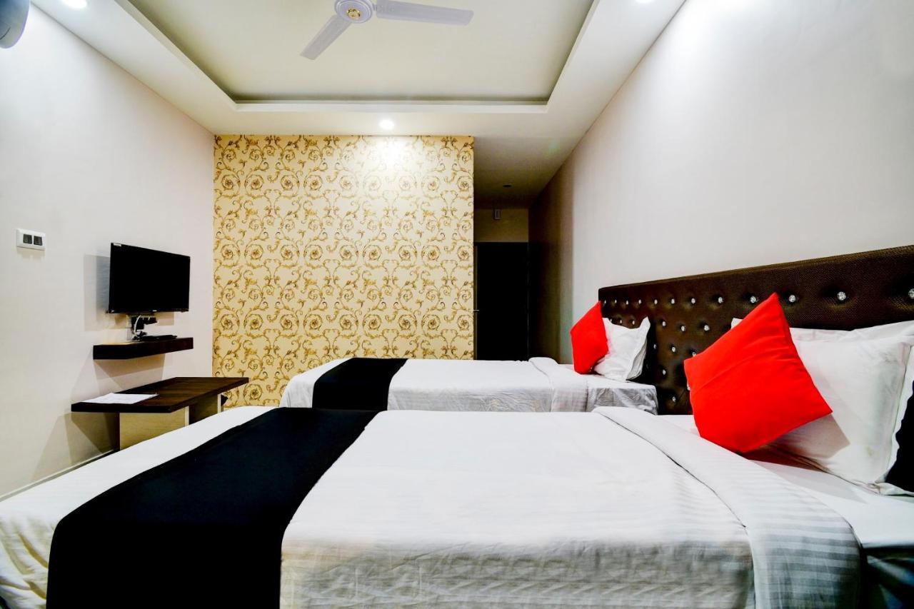 Collection O 73981 Imperial Inn Guwahati Bagian luar foto